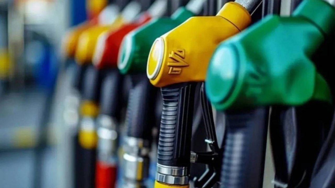 Tabelalar bir kez daha değişiyor: Benzine ikinci dalga zam haberi geldi